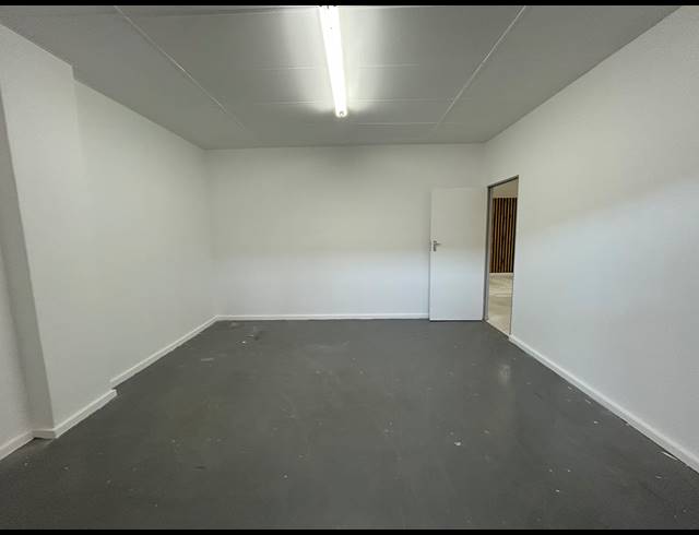 925M² WAREHOUSE TO LET IN PAROW INDUSTRIAL